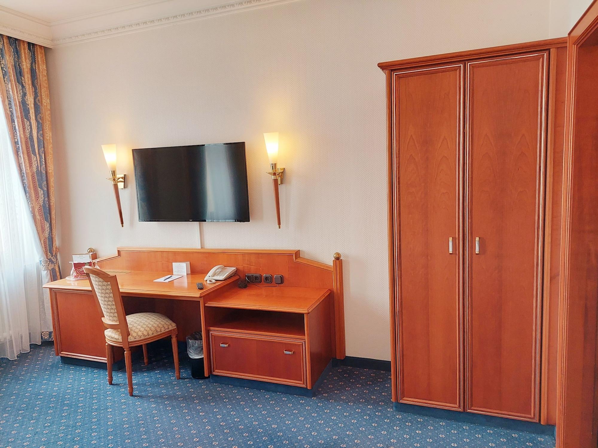 Bayerischer Hof 4* Drezno
