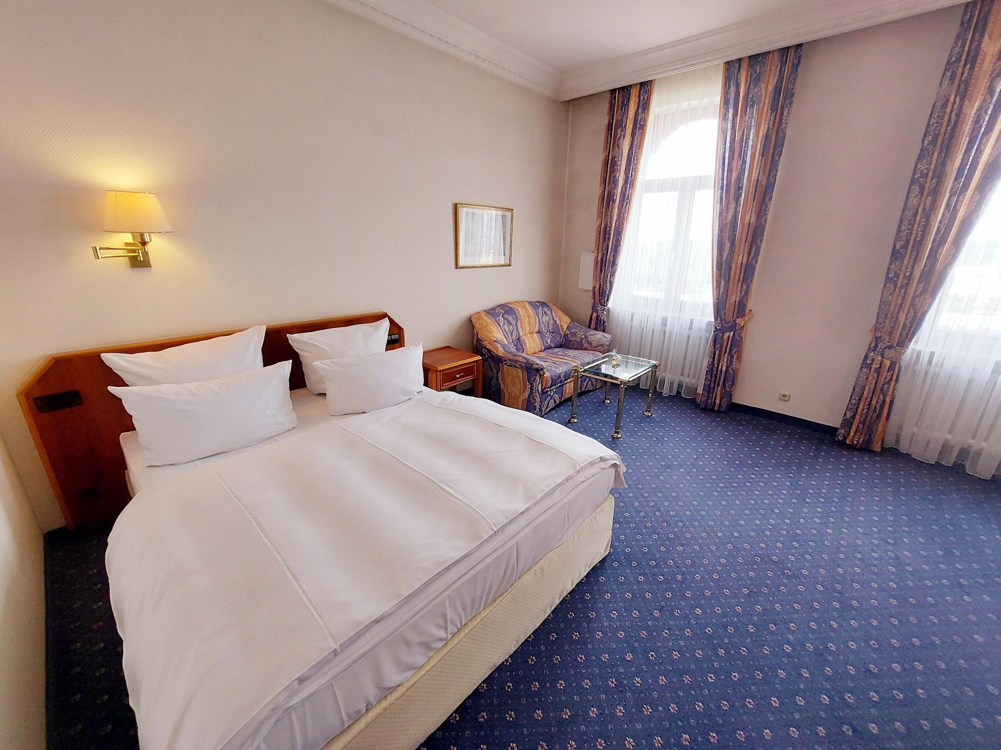 Bayerischer Hof Hotel 4*