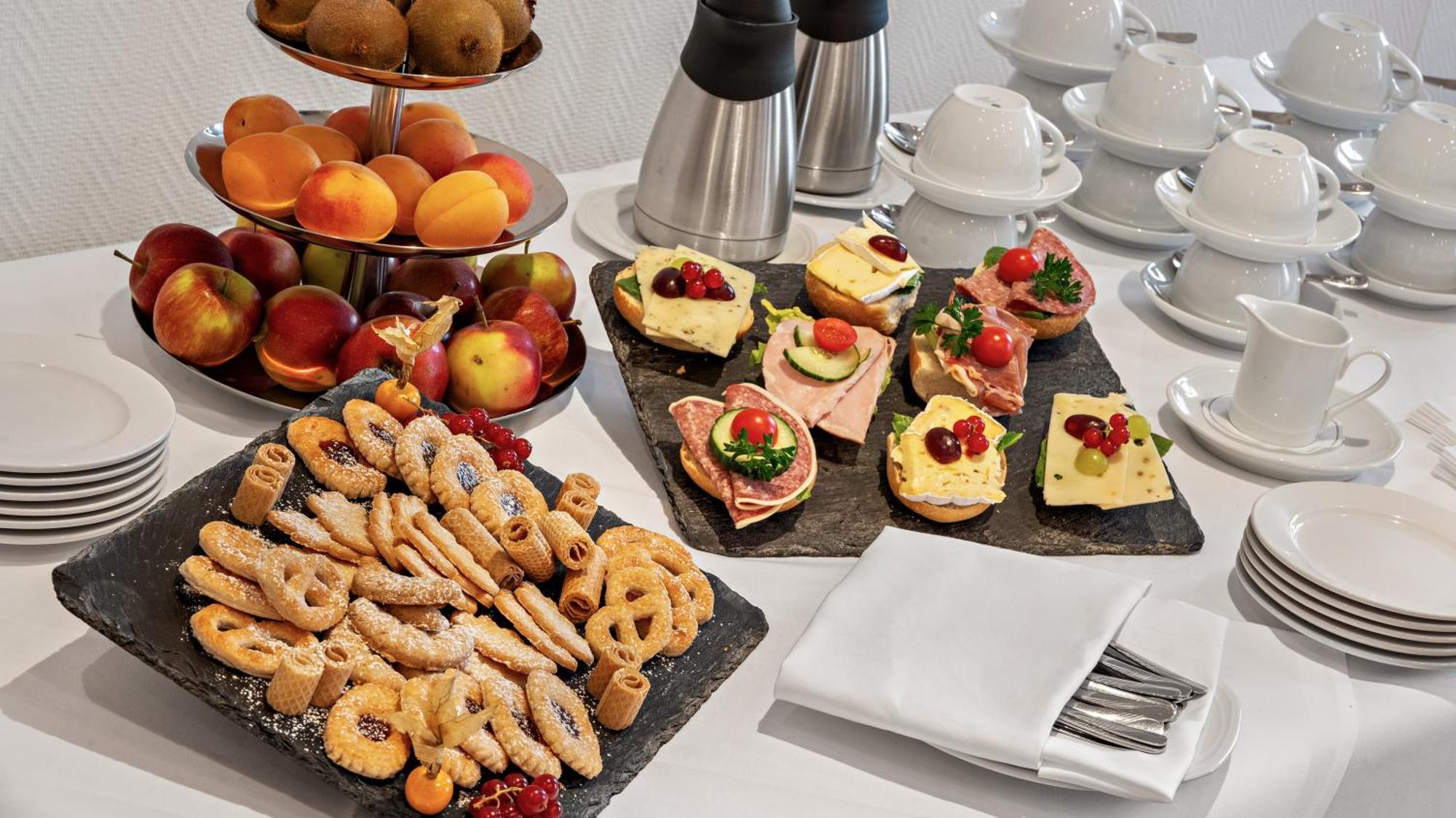 Bayerischer Hof Hotel 4*