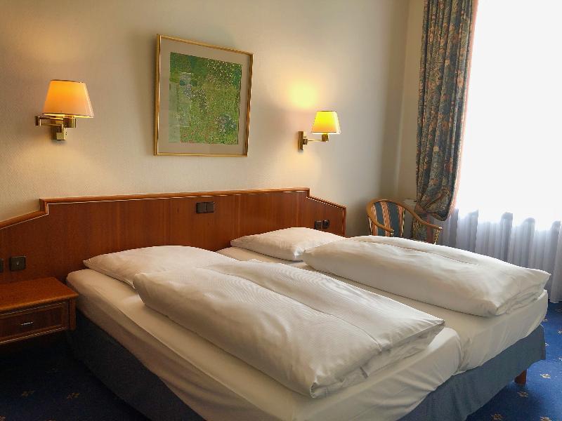 Bayerischer Hof Hotel 4*